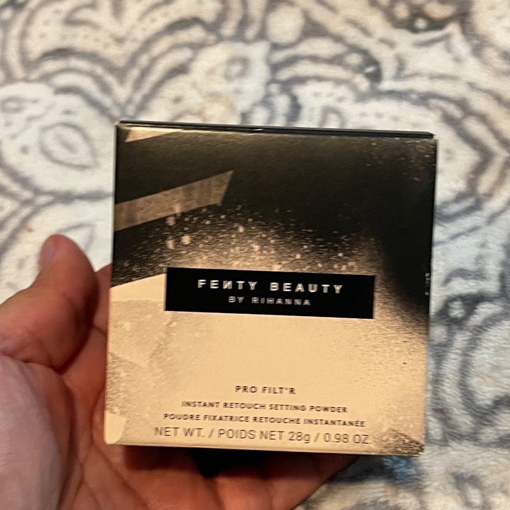 Fenty Beauty by Rihanna Pro Filt'r Instant Retouch Setting Powder